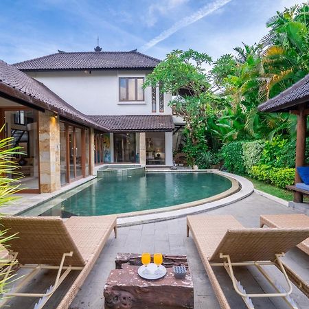 Villa Aveli Seminyak Exteriör bild